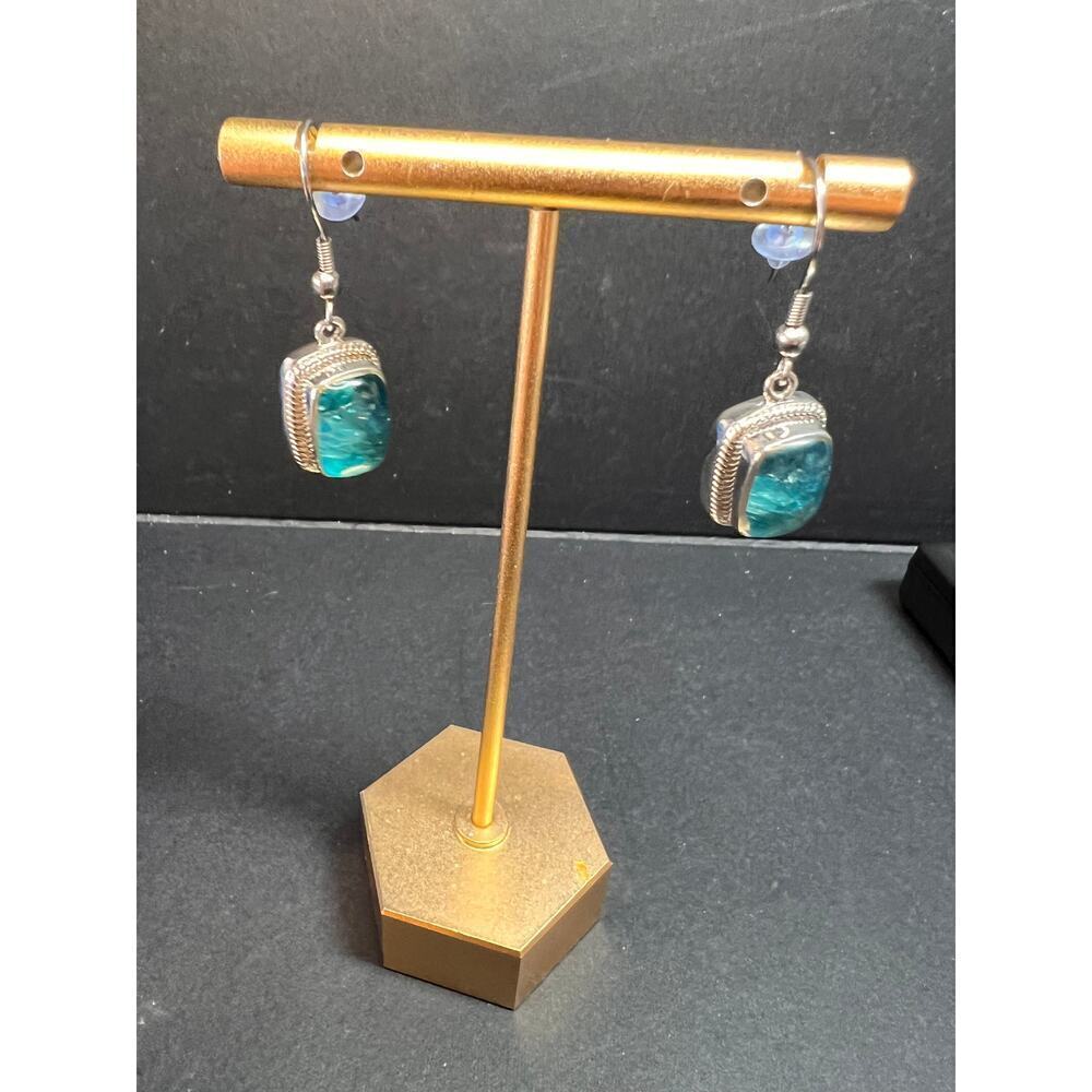 NEW neon apatite in matrix in platinum over copper - Picture 7 of 16